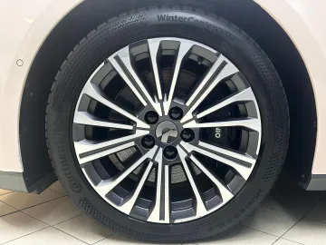 Car image 29