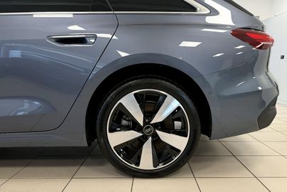 Car image 30