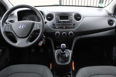 Car image 11