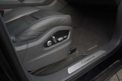 Car image 37