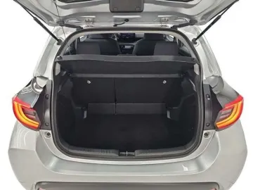 Car image 10