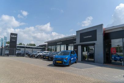 Car image 14