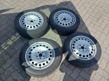 Car image 25