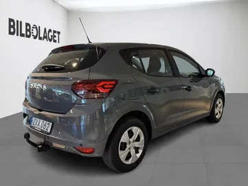 Car image 3