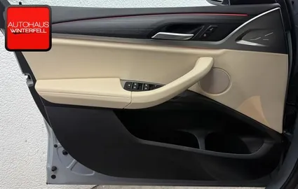 Car image 34