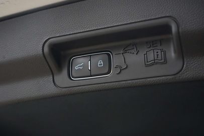 Car image 33