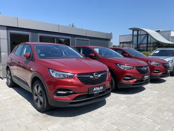 Car image 19