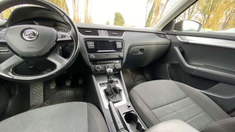 Car image 25