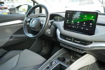 Car image 40