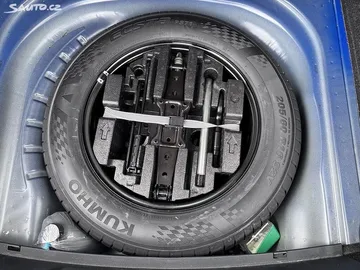 Car image 24