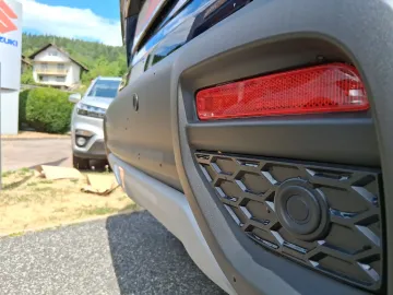 Car image 25