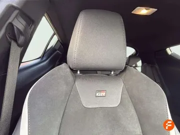 Car image 30