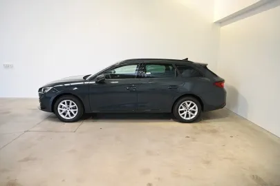 Car image 30
