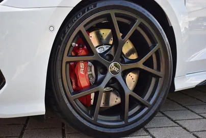 Car image 27
