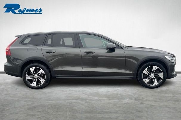 Volvo V60 Cross Country B4 AWD 146 kW image number 22