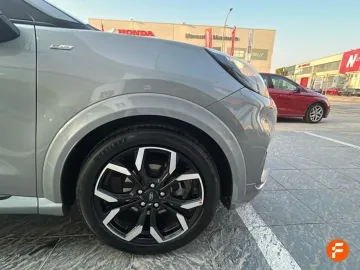 Car image 26