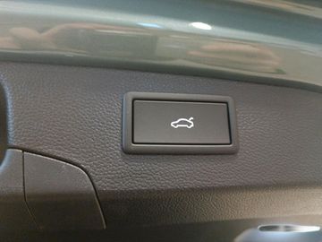 Car image 32