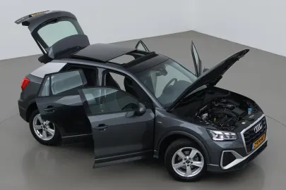 Car image 3