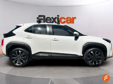 Car image 4