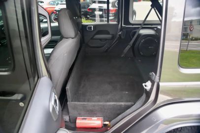 Car image 30