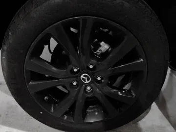 Car image 24