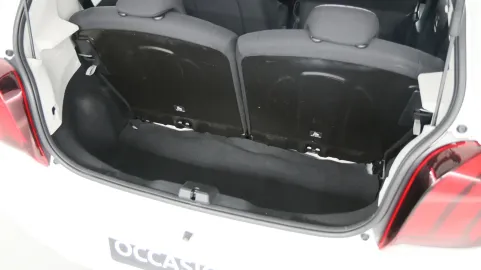 Car image 32