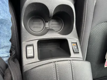 Car image 32