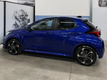Car image 4