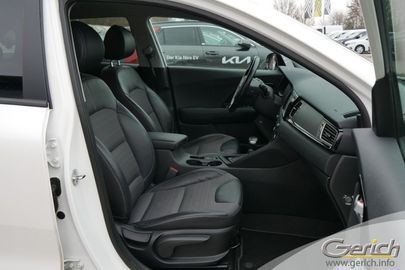 Car image 13