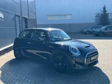 Car image 38
