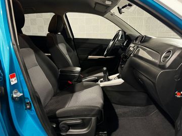 Car image 11