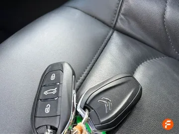 Car image 32
