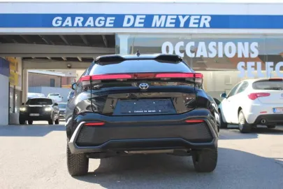 Car image 4