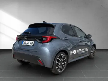 Car image 4