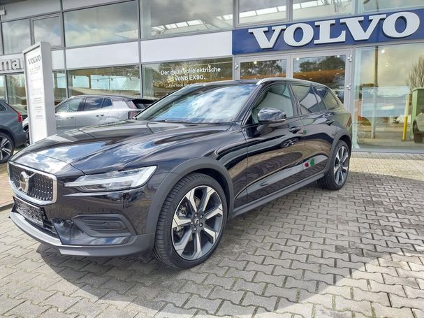 Volvo V60 Cross Country AWD 145 kW image number 1