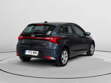 Car image 4