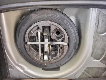 Car image 29