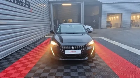 Car image 3