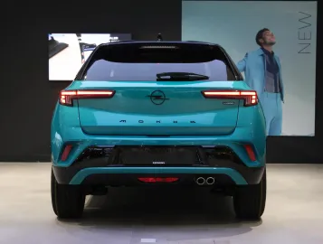 Car image 4