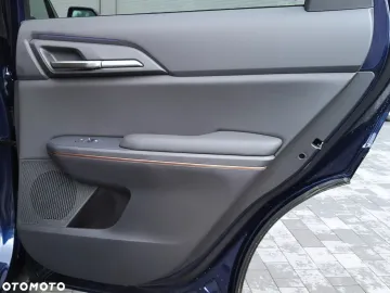 Car image 40