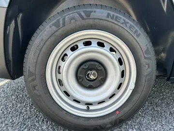 Car image 29