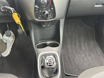 Car image 14