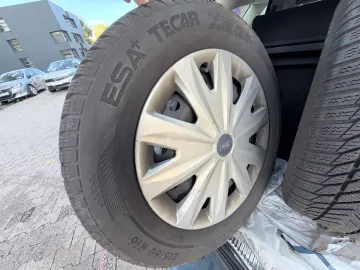 Car image 22