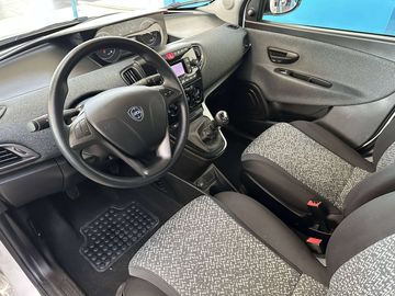 Car image 11