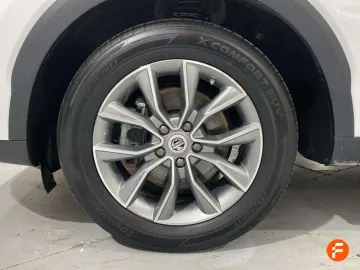 Car image 35