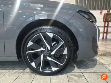 Car image 27