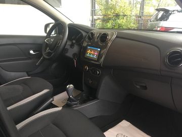 Car image 12