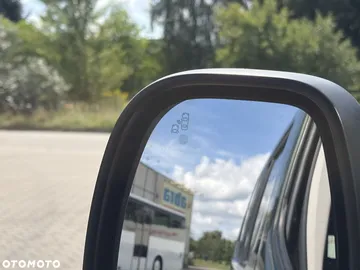 Car image 35