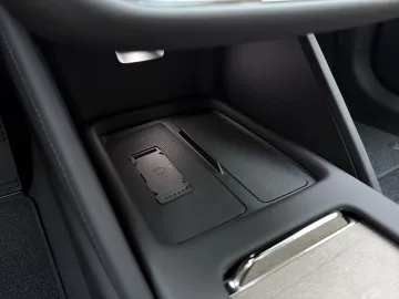Car image 49