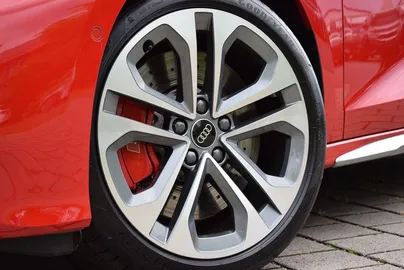Car image 27